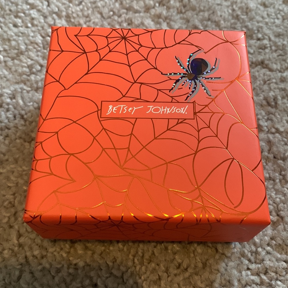 Betsey Johnson Mismatch Halloween Spider Earrings - Picture 7 of 7